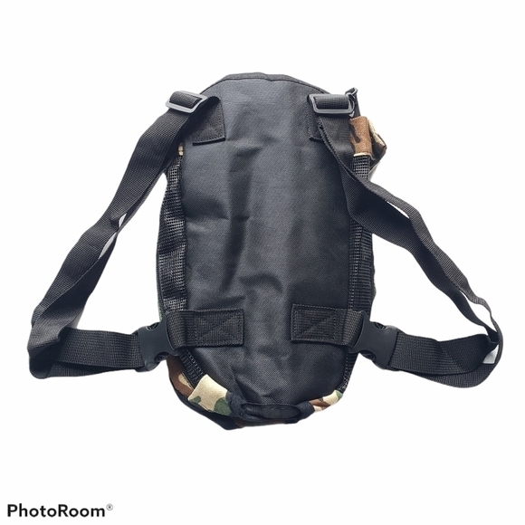 Camoflauge pet front carrier with adjustable straps size medium - Picture 3 of 6